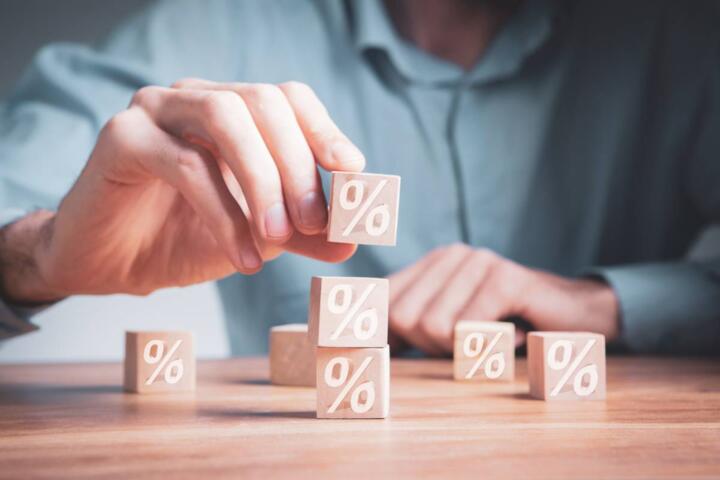 How Interest Rate Cycles Change Borrowing Strategy