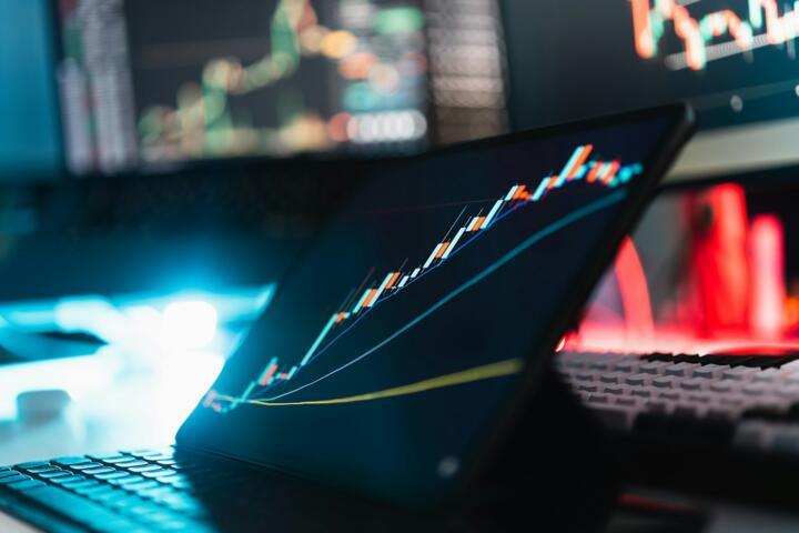 How Leverage Magnifies Gains and Losses